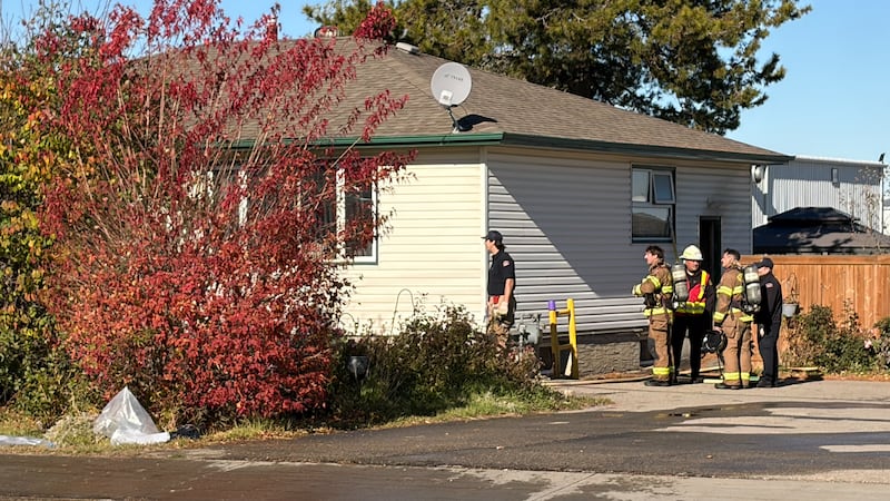 1 hospitalized in south Edmonton house fire