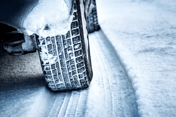 Early winter weather leaves Montreal drivers scrambling for tire appointments