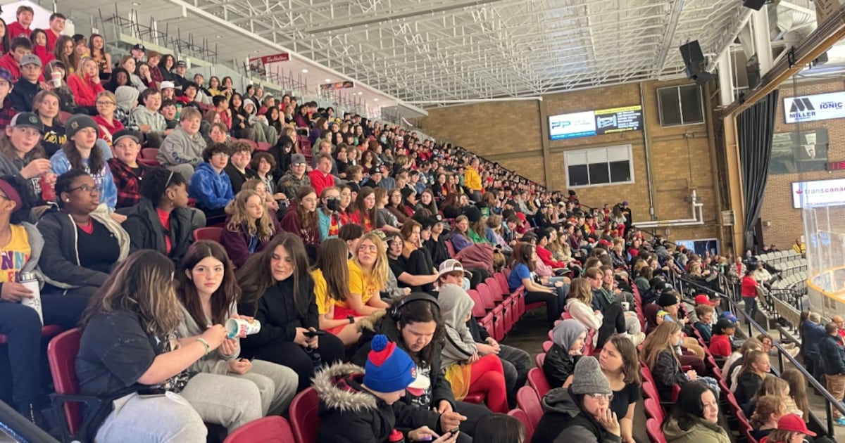 North Bay high schools, late student’s family hold memorial hockey