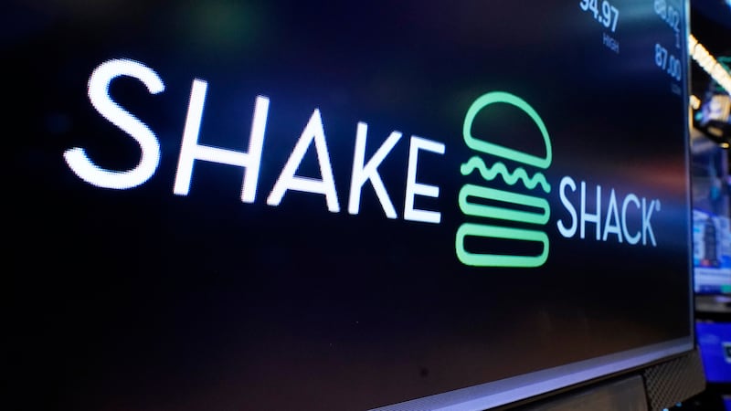 Shake Shack swings to quarterly loss, names new CFO; shares fall 20%