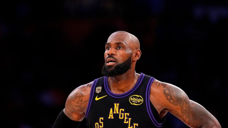 LeBron James joining Philadelphia 76ers for record-extending 24th NBA season