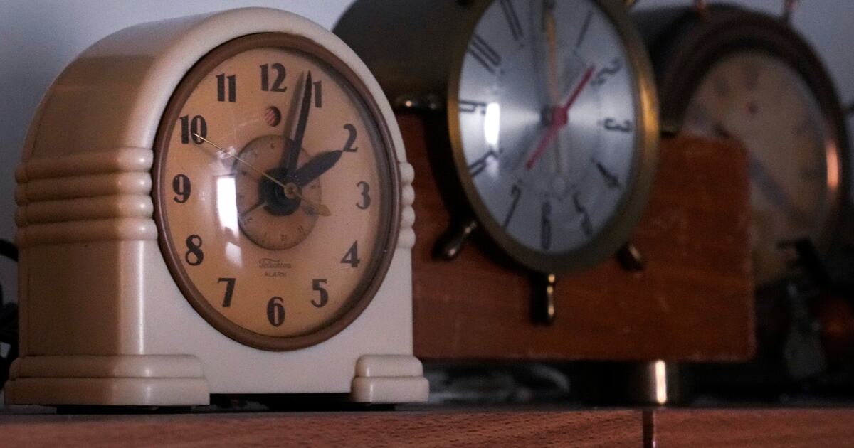U.S. lawmakers to debate whether to stop twice yearly clock switching