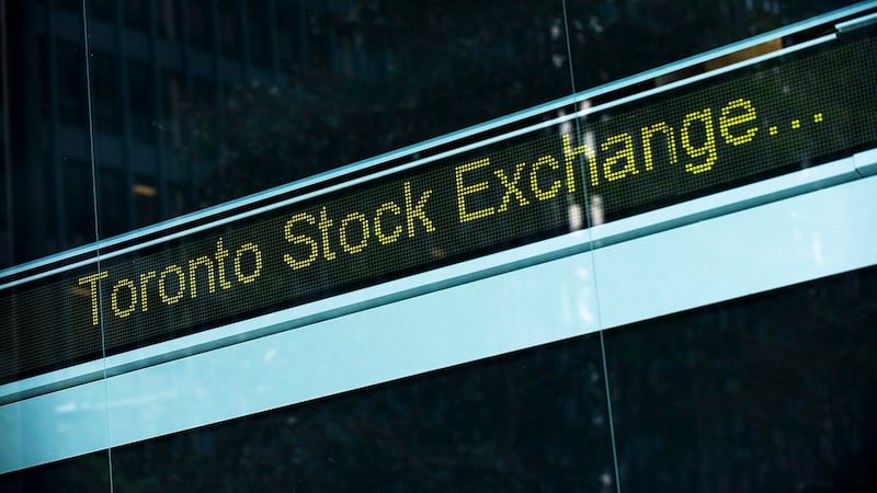 Basic materials stocks weigh on TSX, as U.S. markets gain and oil prices rise