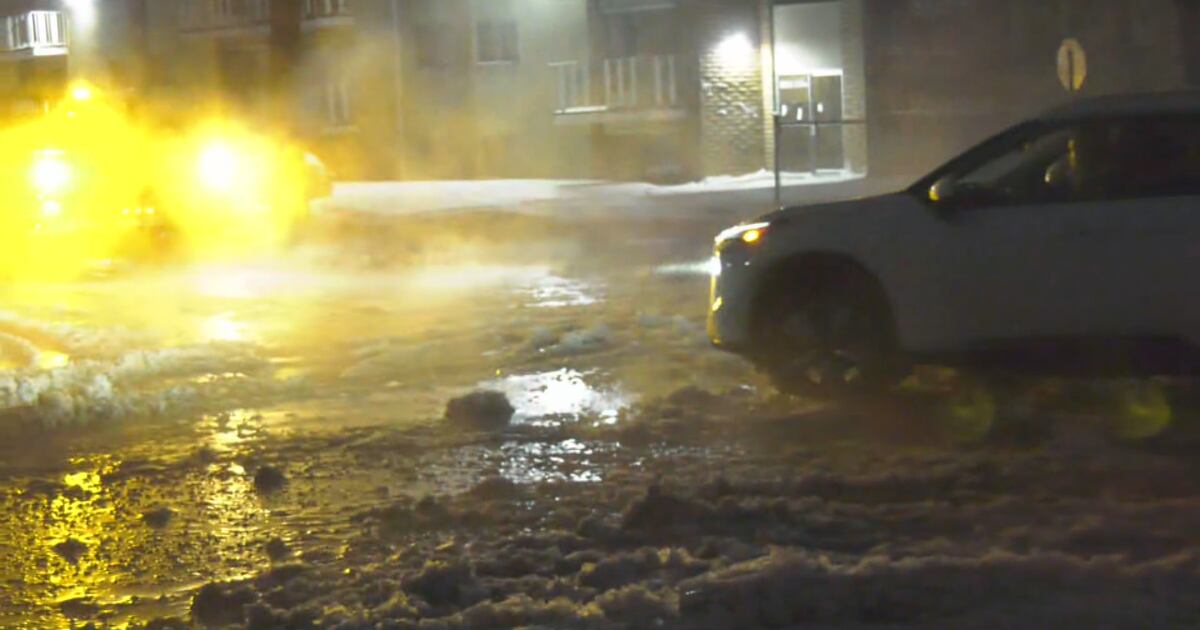 Edmonton Spring Runoff Epcor crews working on north Edmonton water main break