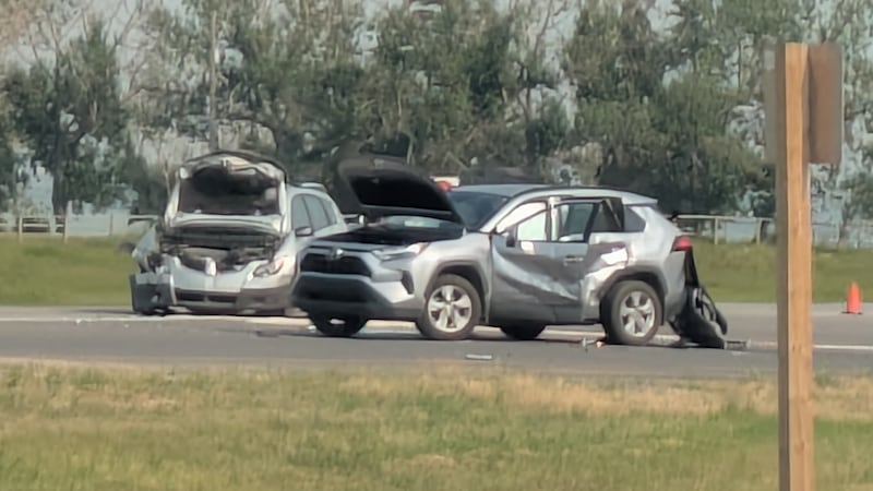 One dead, three injured in crash near Okotoks, Alta.