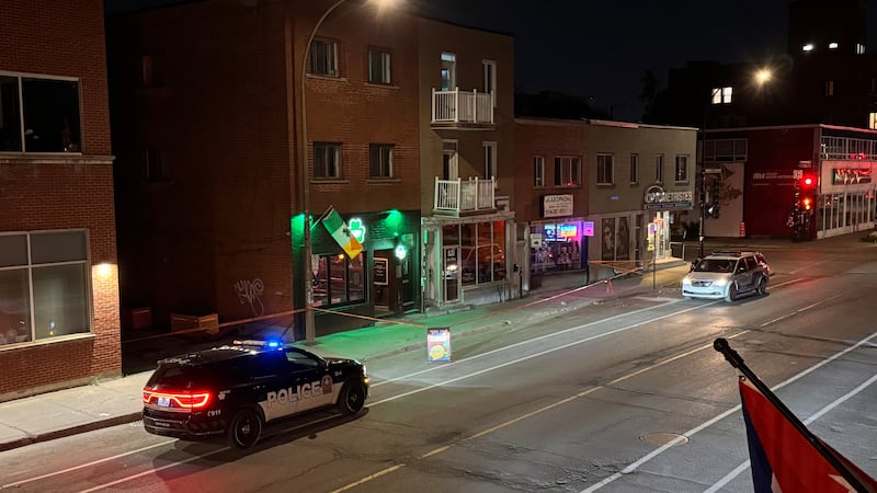 Conflict between man, 2 women ends in stabbing