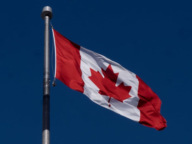 Giant Canadian flag to fly outside Ottawa City Hall in response to U.S. tariff threat
