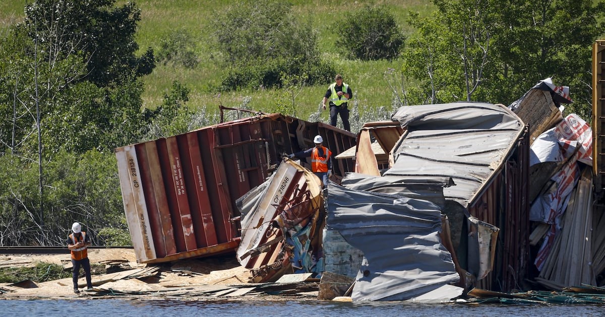 ‘A guy attached to the side of the train’ dispatch audio shows what led up to a CPKC train derailment in Calgary
