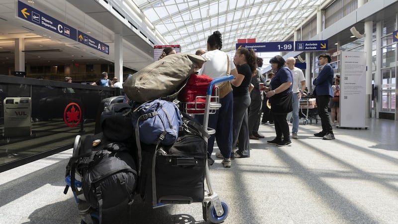 Ottawa plans to outsource air passenger complaints process amid record backlog