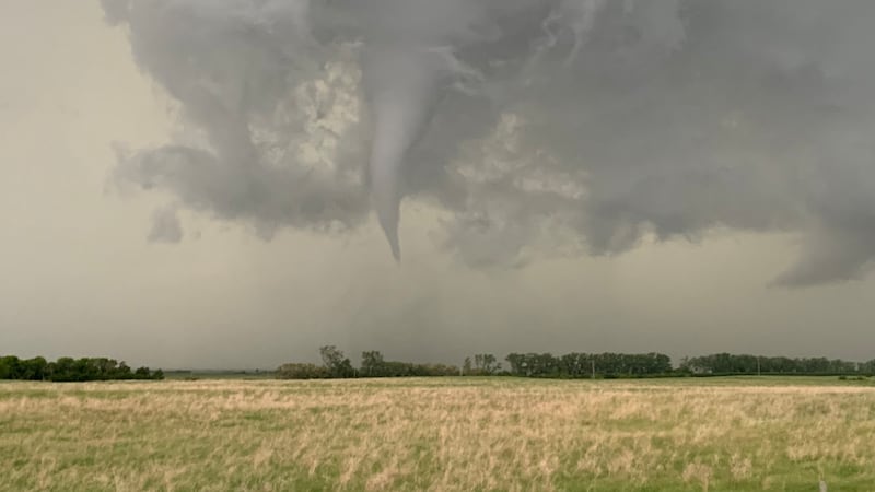 ‘I’m going to go chase it’: Tornado tears through southeast Saskatchewan