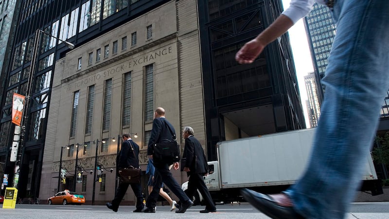 TSX edges higher amid steadier U.S. markets and recovering AI stocks