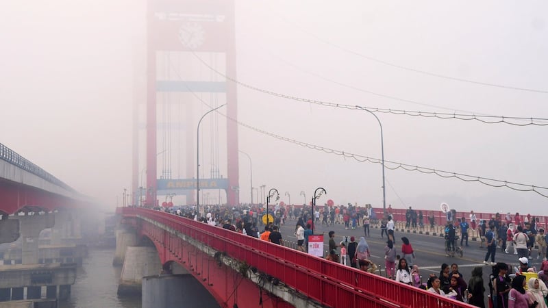 Indonesia intensifies aerial firefighting as wildfire haze spreads to Malaysia