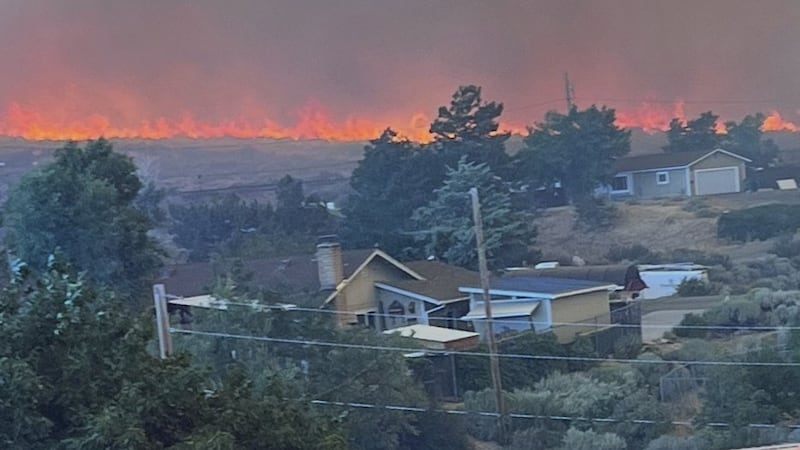 Fast-moving wildfire amid shifting winds threatens Reno, Nev., forcing thousands to evacuate