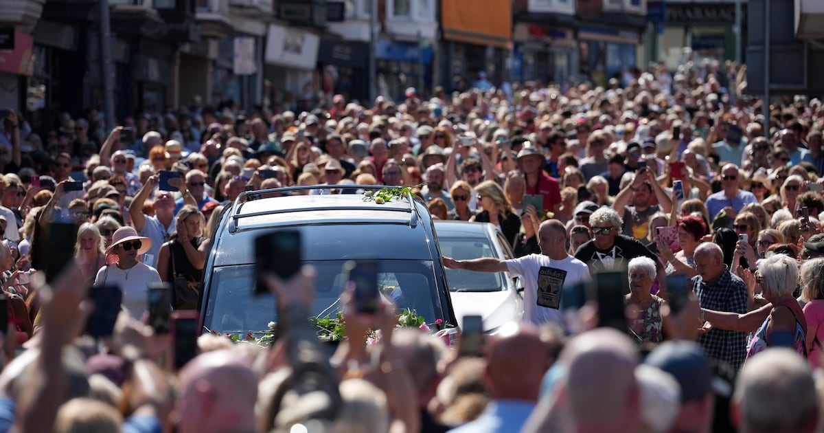 Bonnie Tyler's Fans Pay Tribute as Her Coffin Returns to Welsh Village