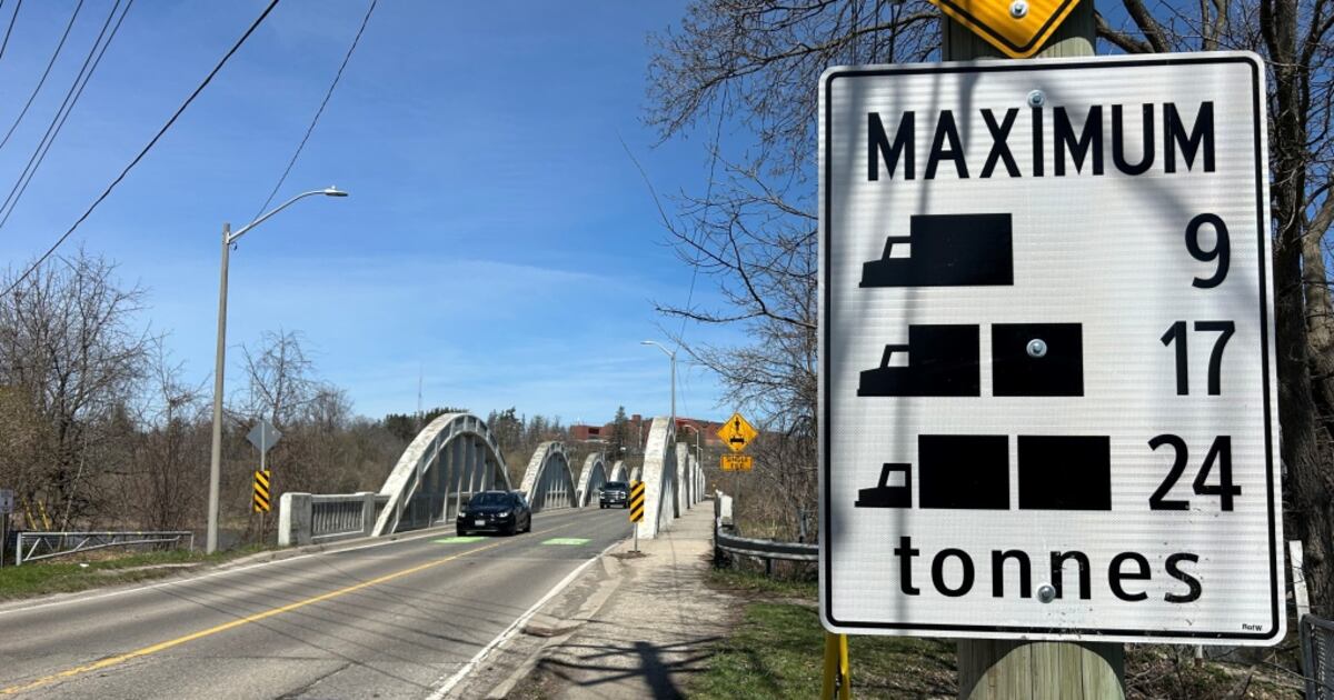 Freeport Bridge Heavy vehicles, including buses, restricted on Freeport Bridge