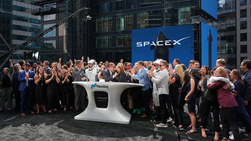 Wall Street banks are sky-high about SpaceX, but investors remain cautious