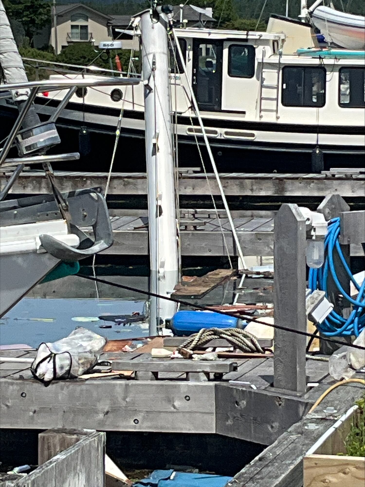 Exploded Boat Aftermath of boat explosion in Deep Bay – CTVNews