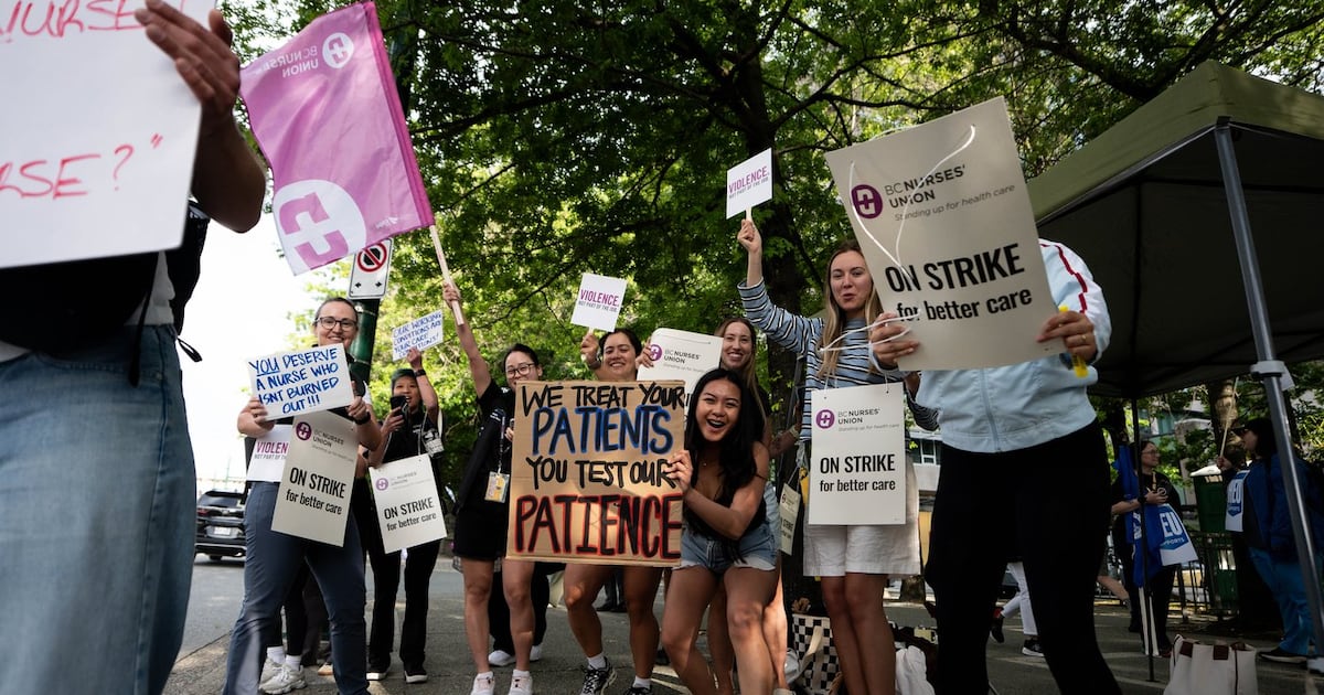 B.C. nurses expand picket lines to Vancouver Island