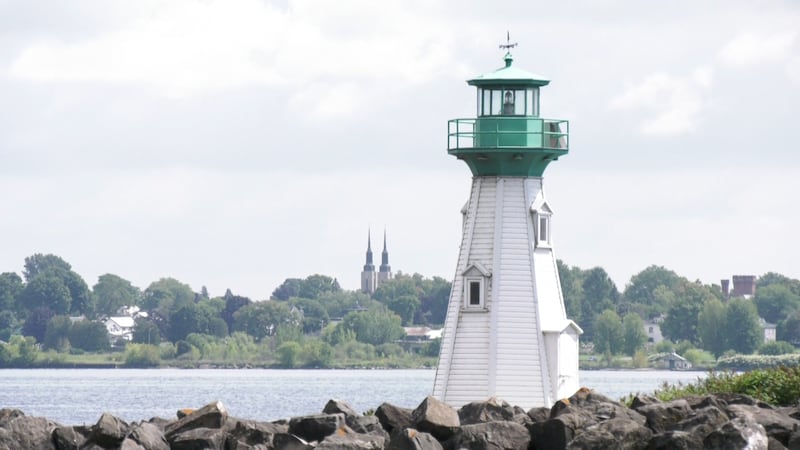 Cross-border travel rebounds, but some Canadians staying home amid U.S. trade tensions