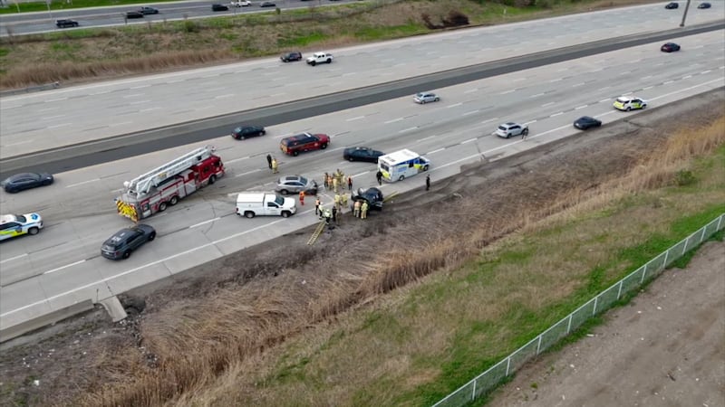 2 people in hospital following multi-vehicle collision on Highway 407 in Markham