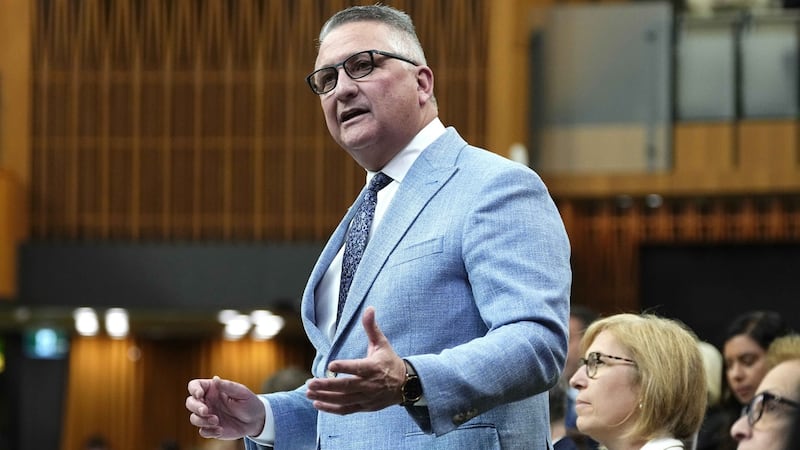 Federal government defends closure of seven research facilities