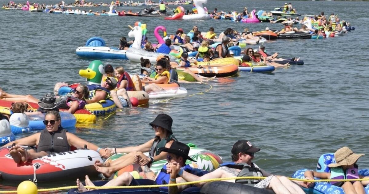 Inflatable Record Lac Pelletier Regional Park sets world record for longest line of water ...
