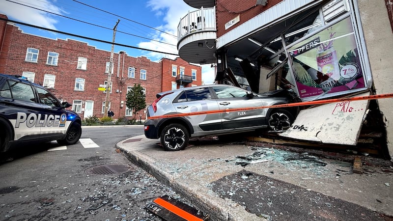 5 minors arrested after car crashes into corner store during Montreal police chase