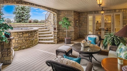 Inside 12231 Lake Louise Way S.E., in Calgary, Alta. (Realtor.ca)
