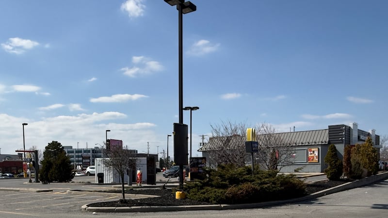 Ottawa police seeking stabbing suspect in Bells Corners