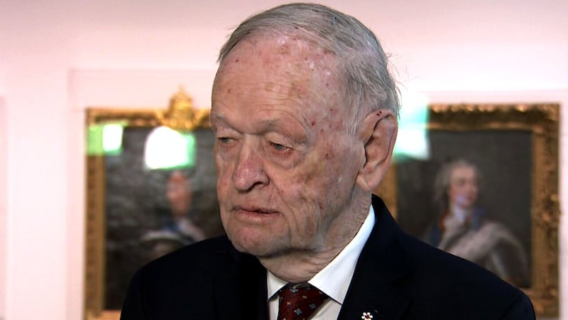 Former PM Chretien ‘not too worried’ about Alberta separation referendum, cautions against complacency