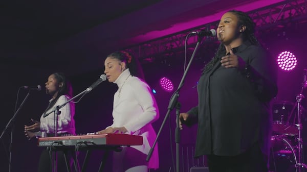 Reeny brings family tradition back to the stage with annual Christmas show