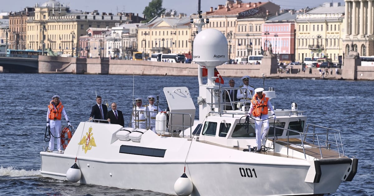 Russland schränkt Feierlichkeiten zu Ehren seiner Marine ein ...