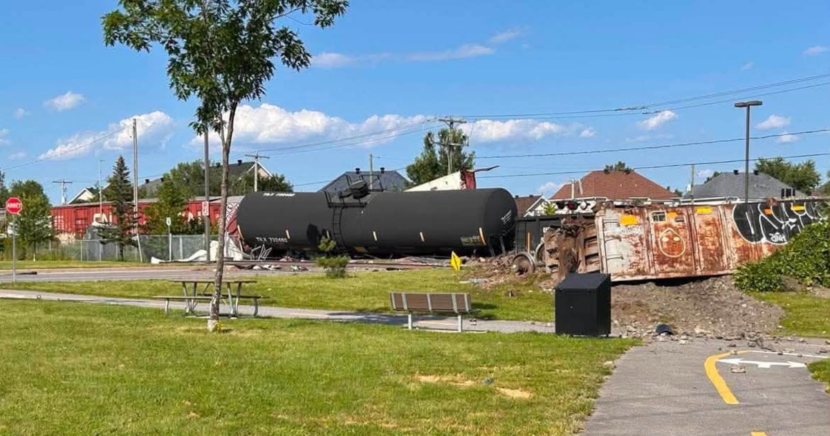 Train derails in Repentigny north of Montreal, 45 railcars affected