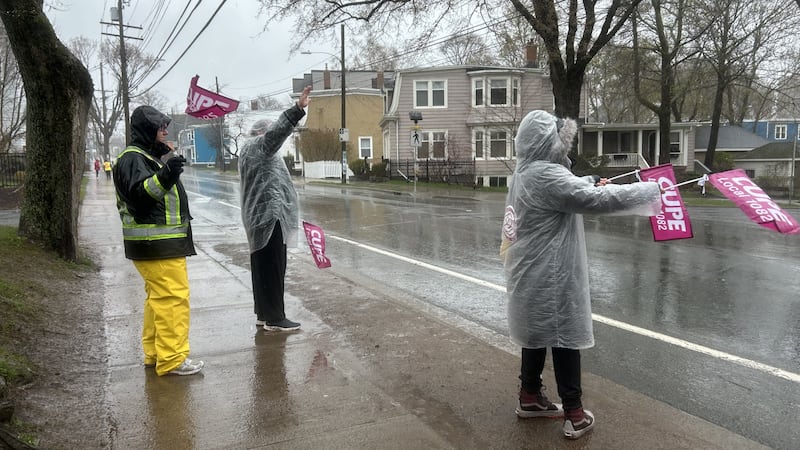 N.S. government, CUPE returning to bargaining table amid long-term care strike
