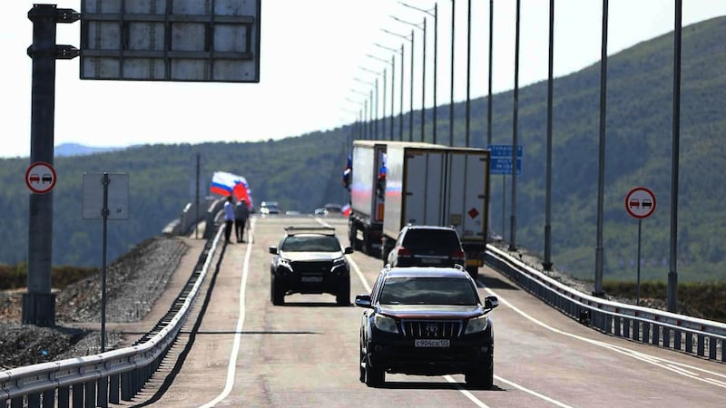 North Korea and Russia open their first road bridge, a symbol of expanding ties