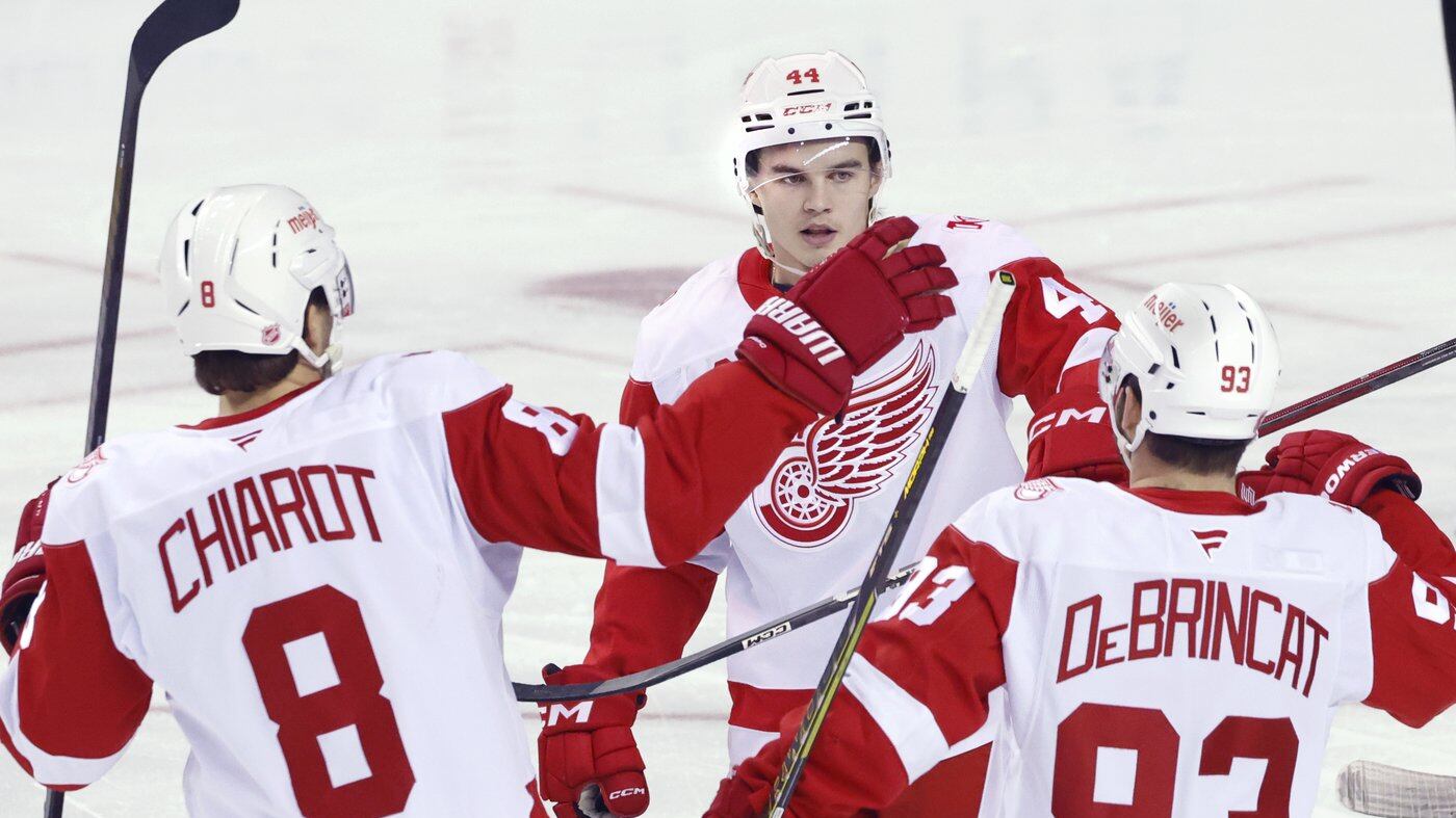 Detroit Red Wings beat Calgary Flames 4-3