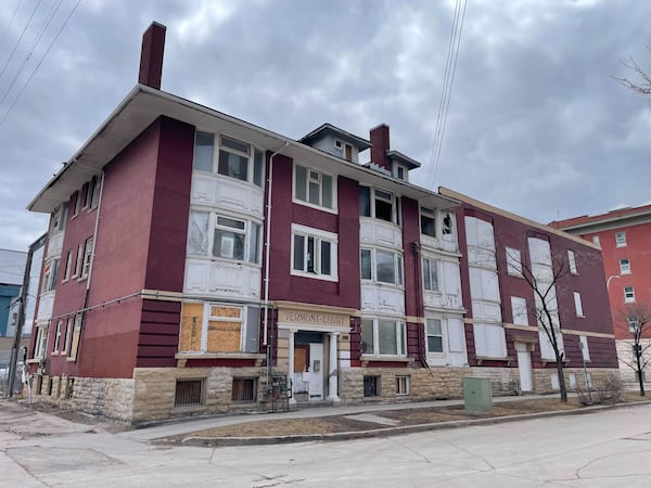 Tuesday morning apartment fires keep Winnipeg crews busy