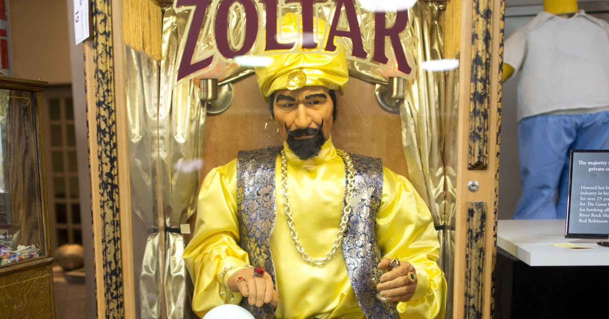 Mann gewinnt Powerball mit Zahlen aus einem Zoltar-Wahrsagerautomaten von ...