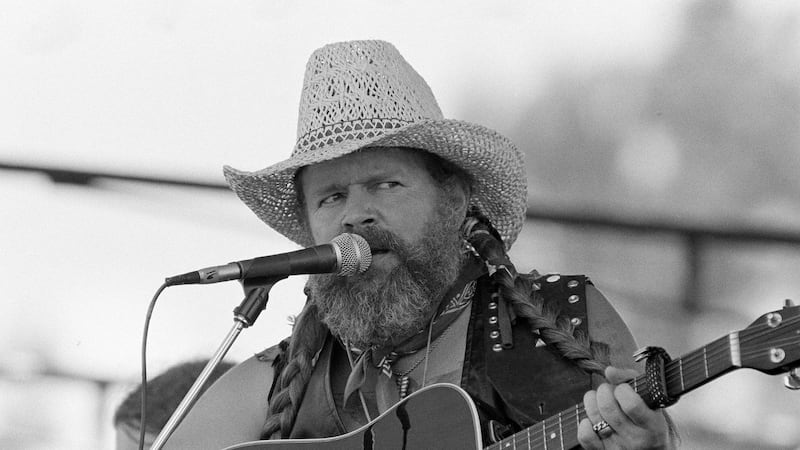 Singer-songwriter behind several country hits dies at 86