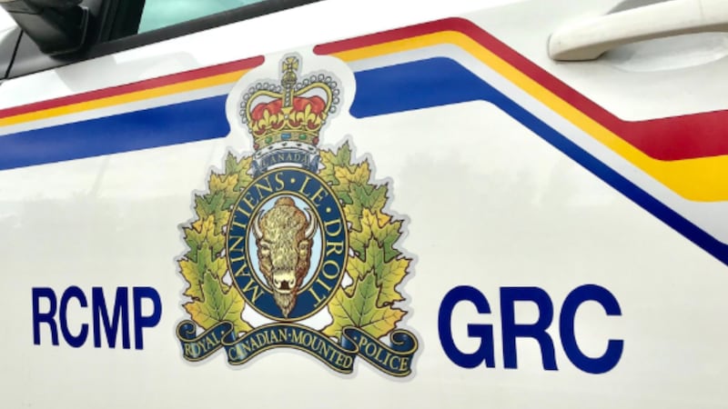 Grass fire closes part of central Alberta highway