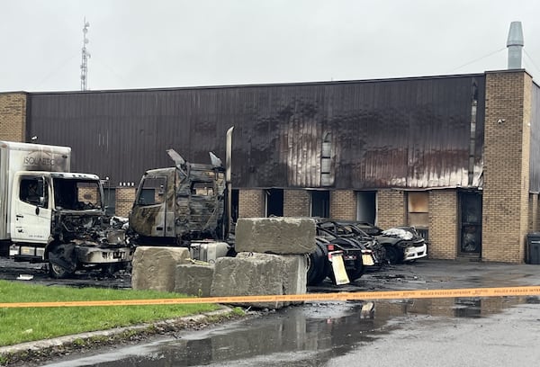 Fire destroys 3 trucks, damages 10 vehicles in Montreal