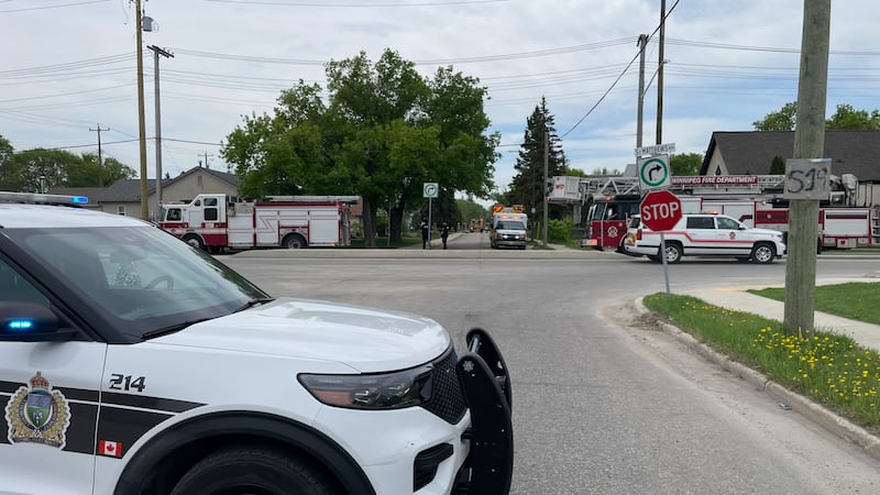 ‘Major incident’ closes Winnipeg street: police