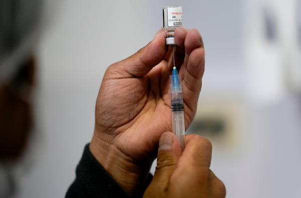 Waitlists grow for COVID-19 vaccine at Alberta pharmacies