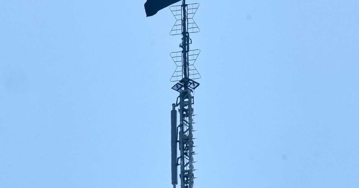 Climber couple arrested after scaling Empire State Building antenna for apparent marriage proposal
