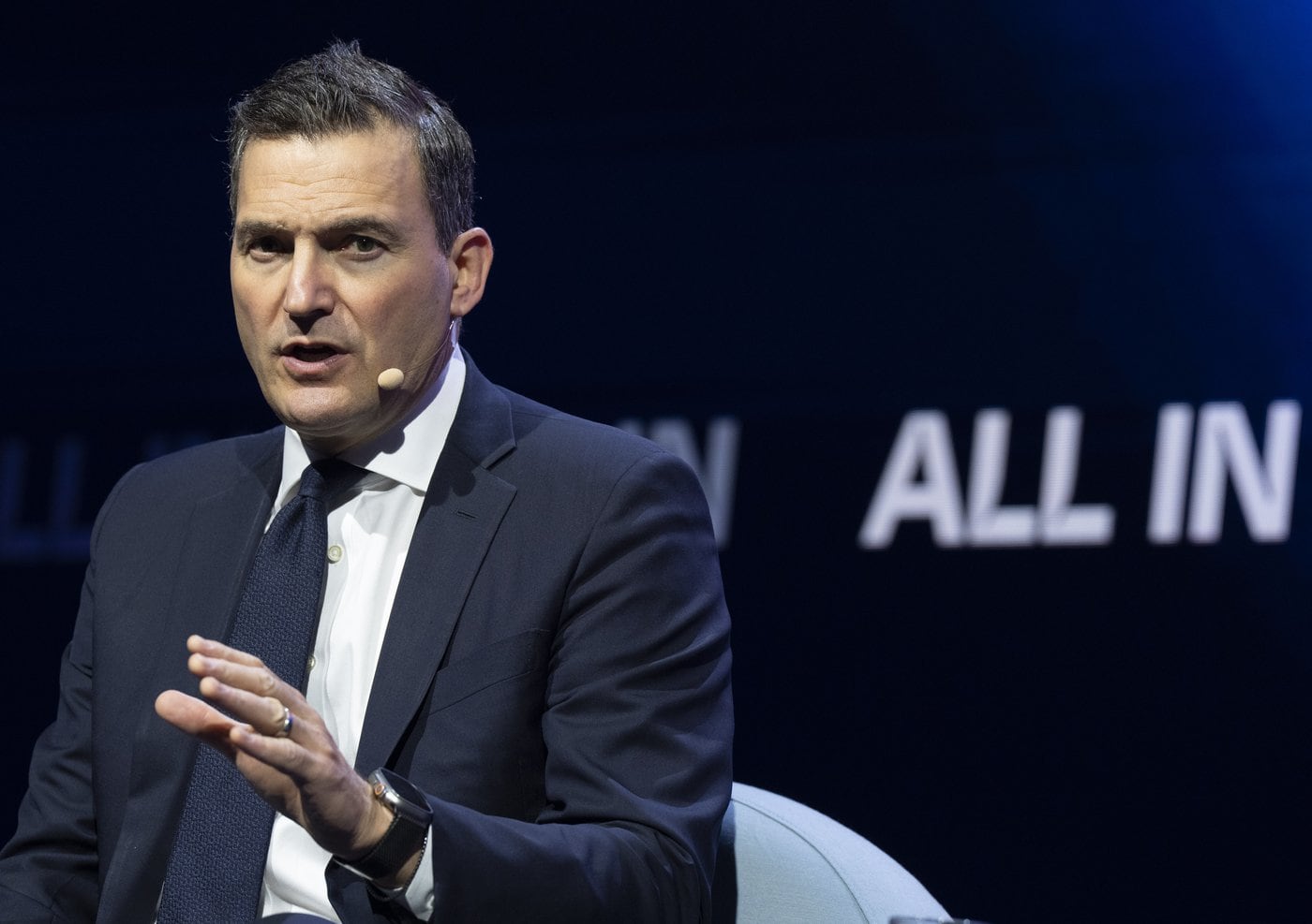 Minister says hes working with G7 to set up AI safety organization
