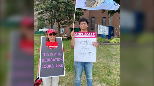 Extendicare York workers picket 8 months after contract lapsed
