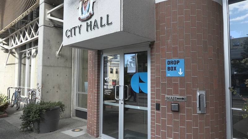 Victoria election integrity under fire as thousands of mail-in ballot packages delayed
