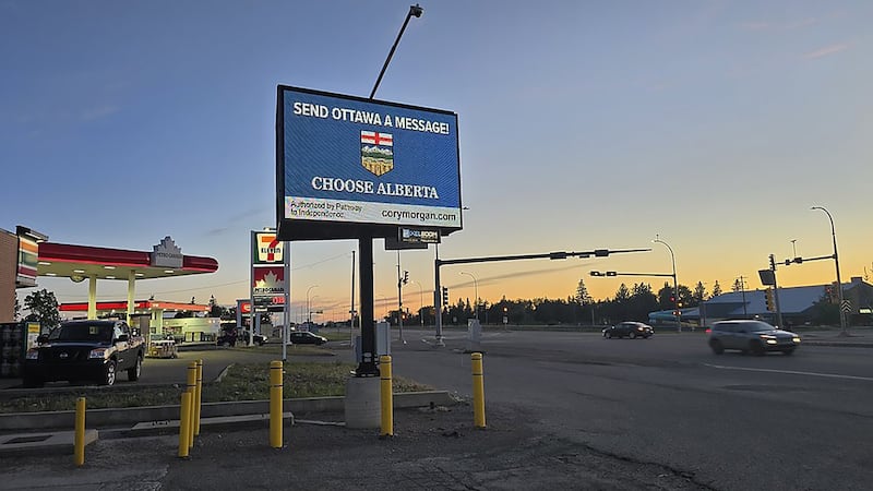 Pro-separation sign campaign grows from one to three amid standoff in Alberta town