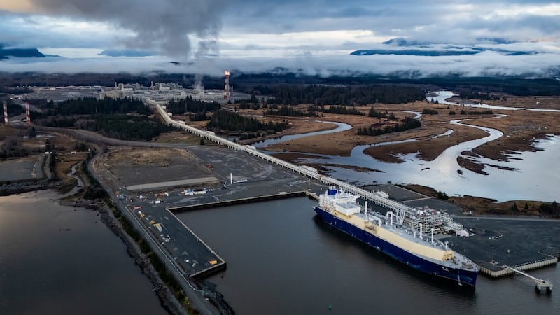 B.C. energy regulator finds non-compliant black smoke flaring by LNG Canada