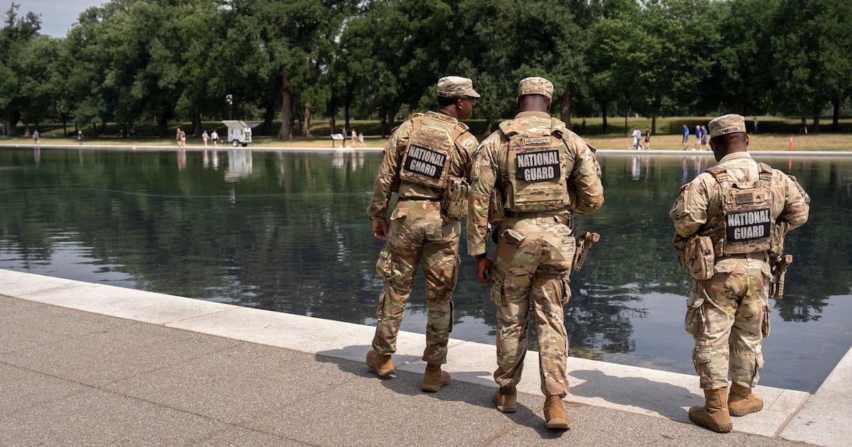 Patrols and nanobubbles continue at the Reflecting Pool as Trump looks for ...